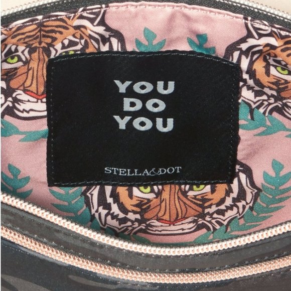 Lady Boss Crossbody - Picture 2 of 5